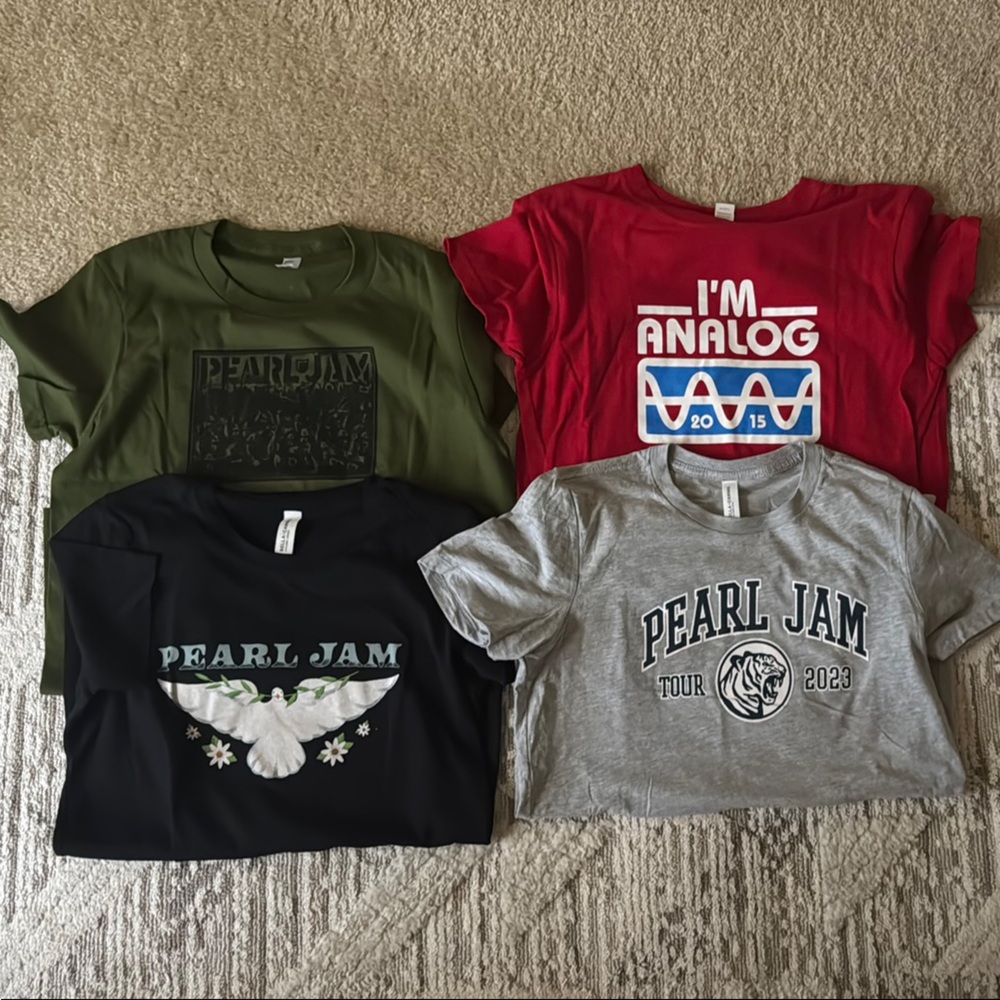 Pearl Jam Women’s Large Short Sleeve Tee Set